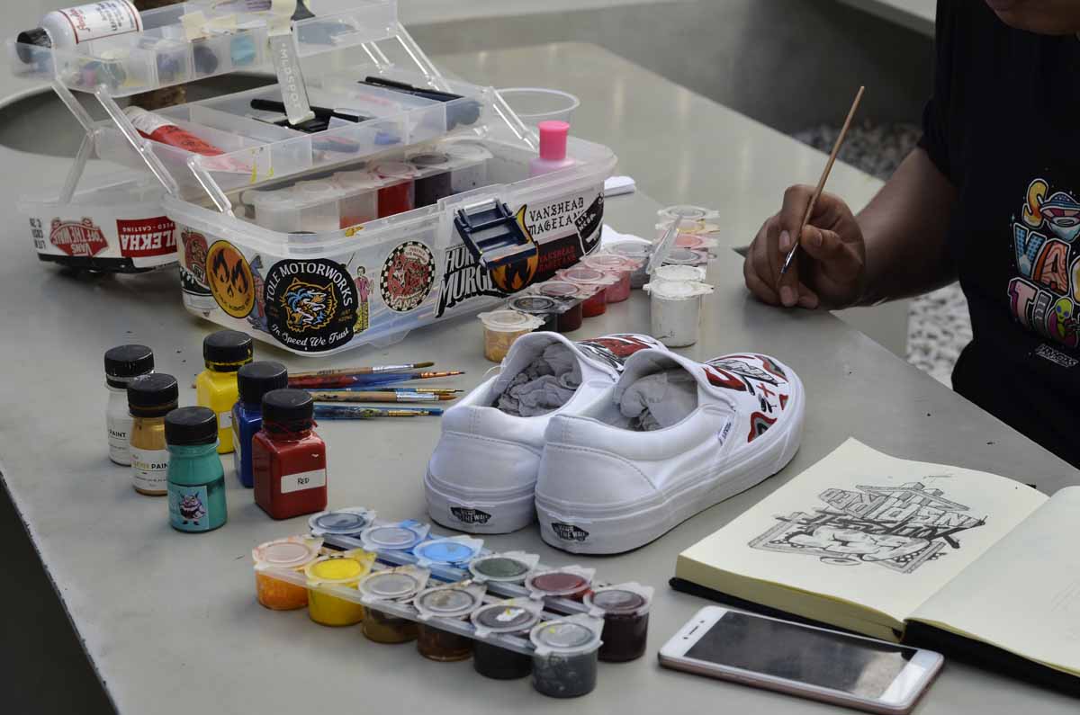 Lit Necessary, Mengubah Sneakers Menjadi Art Merchandise Lewat Custom Painting